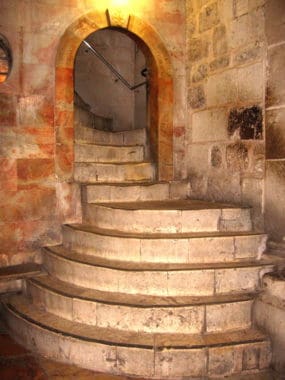 5286-20080123-jerusalem-holy-sepulchre-stairway-golgotha